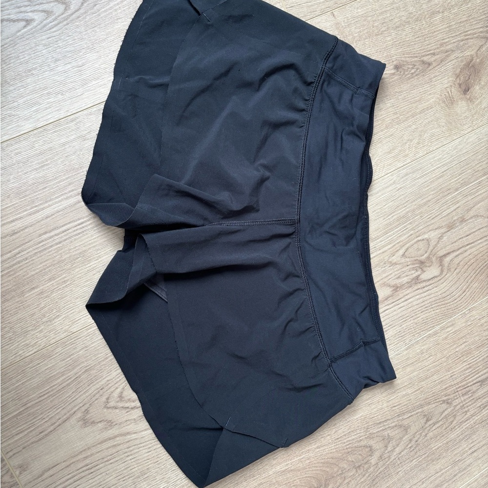 Size 6 lululemon shorts